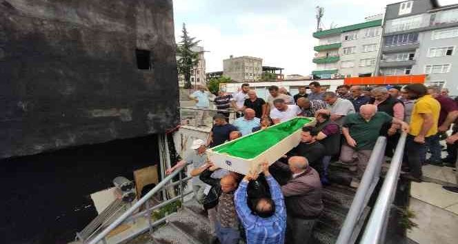 Serinlemek için girdiği Fırtına Deresi'nde boğulan genç son yolculuğuna uğurlandı
