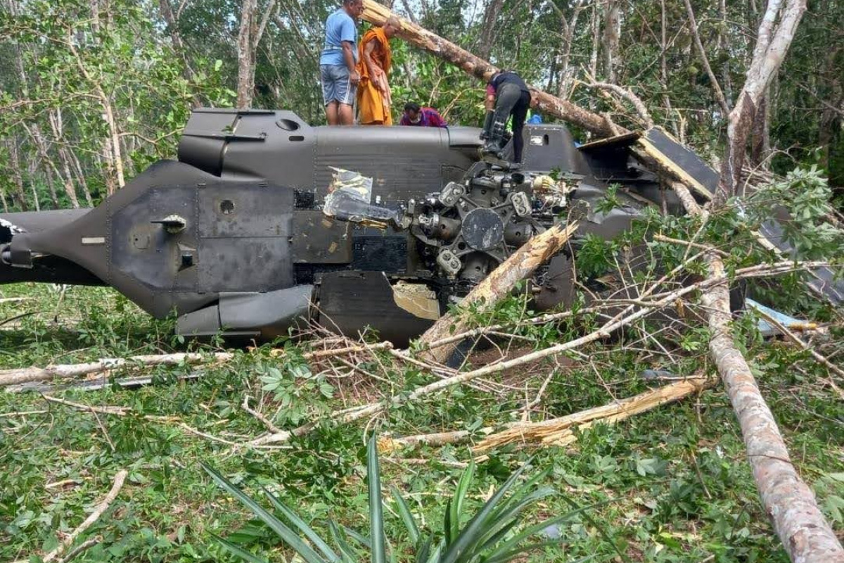 Tayland'da askeri helikopter ormanlık alana düştü